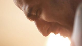 Carolyn Dorsey, Kerry Krogstad çıplak, American Muscle'dan seks sahnesi (2014)