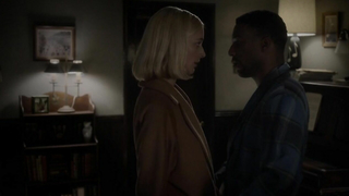 Caitlin FitzGerald, Betsy Brandt nuda, scena di sesso da Masters of Sex s02e12 (2014)