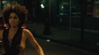 Nude video with Halle Berry - Frankie & Alice (2010)