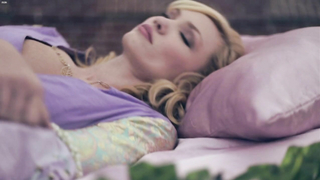 Jenny Allford çıplak, Raven Lexy - Uyuyan Güzel (2014)