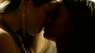 Nude video with Kaniehtiio Horn - Hemlock Grove s01e09 (2013)