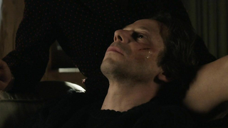 Karin Viard, - L'amour est uncrim parfait (2013) sahnesi