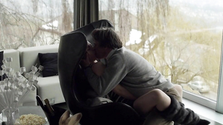 Sara Forestier, L'amour est un suç parfeitindeki sahne (2013)