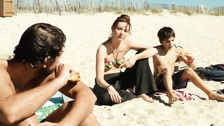 Louise Bourgoin, Szene in „Un beau dimanche“ (2013)