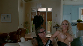 Диана Терранова, Келен Коулман, сцена в Californication s07e12 (2014)