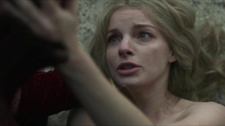 Yvonne Catterfeld nuda, scena in La belle et la bete (2014)