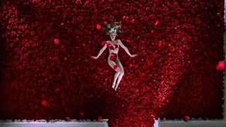 Mena Suvari nude , scene in - American Beauty (1999)