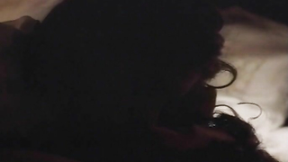 Escena de desnudo con Elizabeth Hurley, Louise Delamere desnuda, escena de sexo de Shameless (1995)