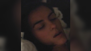 Escena de desnudo con Elizabeth Hurley, Louise Delamere desnuda, escena de sexo de Shameless (1995)