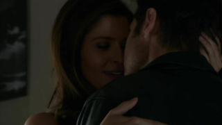 Обнаженная сцена с Мерседес Масон - Блудливая Калифорния s07e08 (2014)