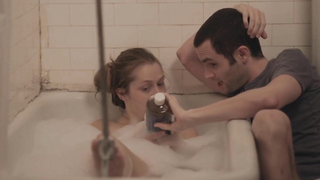 Тереза Палмер, Розарио Доусон обнаженная, сексуальная сцена из Частей на миллиард (2014)