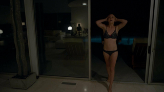 Nude video with Yvonne Strahovski - Louie s04e02 (2014)