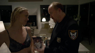 Nude video with Yvonne Strahovski - Louie s04e02 (2014)