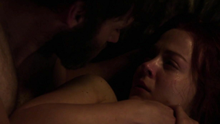 Azure Parsons nua, cena de sexo de Salem s01e03 (2014)