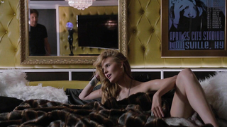 Maggie Grace çıplak, Kaliforniya s06e06 (2013)'dan seks sahnesi