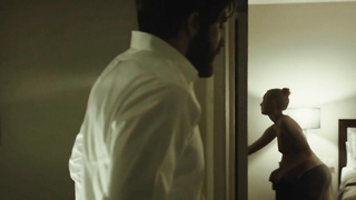 Sarah Gadon nuda, scena di sesso da Enemy (2013)