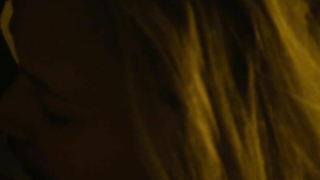 Sarah Gadon nuda, scena di sesso da Enemy (2013)