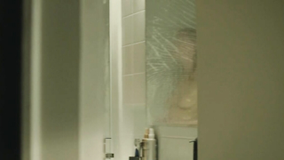 Sarah Gadon nuda, scena di sesso da Enemy (2013)