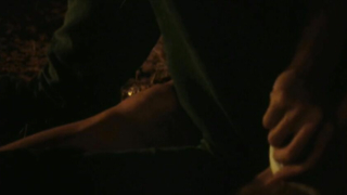 Лив Тайлер, Рэйчел Вайс обнаженная, сексуальная сцена из Ускользающая красота (1996)