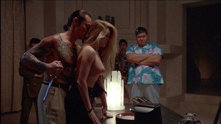Renee Griffin nua, cena de sexo de Showdown in Little Tokyo (1991)