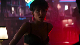 Nude video with Halle Berry - The Last Boy Scout (1991)