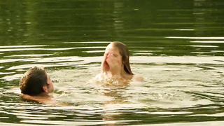 Teresa Palmer nue, scène de sexe de Love and Honor (2013)