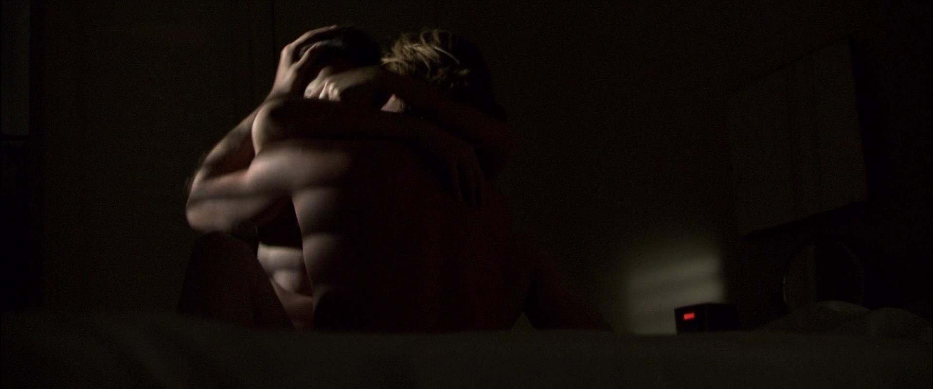 Santexnik kvartiraning shahvoniy egasini zorlik bilan olib ketadi.