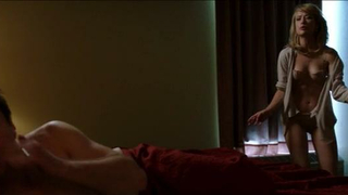 Olivia Wilde, Michelle Monaghan çıplak, Better Living Through Chemistry (2014) filminden seks sahnesi