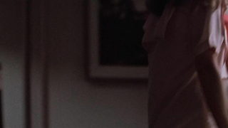 Nude video with Mary-Louise Parker - Grand Canyon (1991)