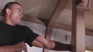 Alonna Shaw nue, scène de sexe de Double Impact (1991)