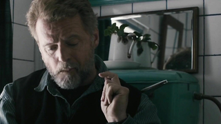 Taylor Schilling - Quédate (2013)