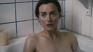 Taylor Schilling - Quédate (2013)