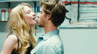 Sara Canning und Louise Robinson nackt, Sexszene aus The Right Kind Of Wrong (2013)