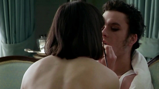 Amanda Ryan çıplak, Açlık (1997) filminden seks sahnesi