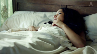 Nude video with Jessica Parker Kennedy and Hannah New - Black Sails s01e02 (2014)