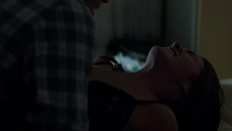 Addison Timlin nua, cena de sexo de Love And Air Sex (2013)