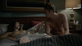 Emmy Rossum nuda, scena di sesso da Shameless s04e01 (2014)