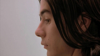 Rose McGowan çıplak, The Doom Generation (1995) filminden seks sahnesi