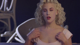 Nude video with Sherilyn Fenn and Kristy McNichol - Two Moon Junction (1988)