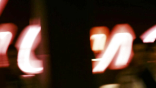 Andrea Carballo ve Macarena Gomez ve Vanessa Oliveira çıplak, Carne de neon'dan (2010) seks sahnesi