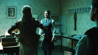 Joerdis Triebel çıplak, Westen (2013) filminden seks sahnesi