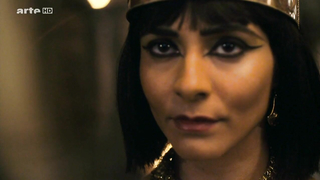 Pegah Ferydoni nuda, scena di sesso da Frauen, die Geschichte machten s01e04 (2013)