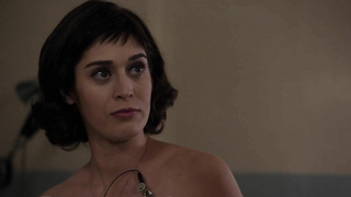 Lizzy Caplan e Helene Yorke nude, scena di sesso da Masters of Sex s01e06 (2013)