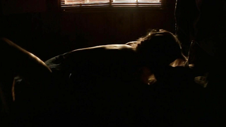 Asia Argento ve Laura Johnson çıplak, Trauma'dan (1993) seks sahnesi