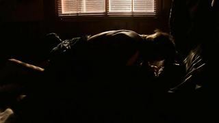 Asia Argento ve Laura Johnson çıplak, Trauma'dan (1993) seks sahnesi