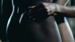 Jessica Barbosa çıplak, Besouro'dan (2009) seks sahnesi