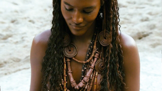 Jessica Barbosa çıplak, Besouro'dan (2009) seks sahnesi