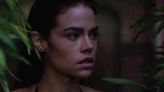 Cena erótica de Denise Richards em Valentine (2001)