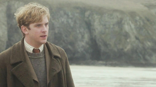 Эмили Браунинг и Миа Остин эротическая сцена из фильма Лето в феврале (2013)