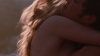 Amanda Seyfried nue, scène de sexe du Chaperon Rouge (2011)